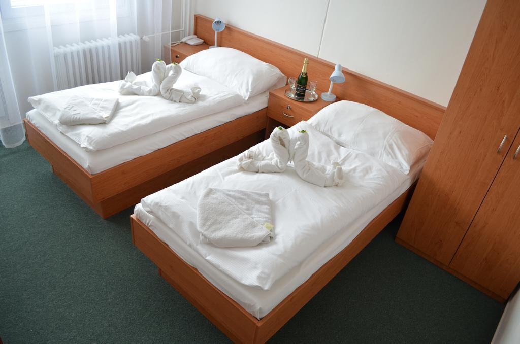 Hotel Arnost Garni Pardubice Szoba fotó