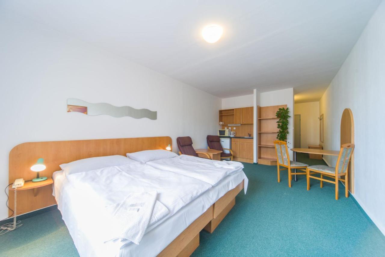 Hotel Arnost Garni Pardubice Kültér fotó