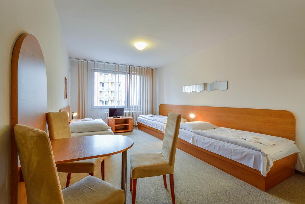 Hotel Arnost Garni Pardubice Kültér fotó