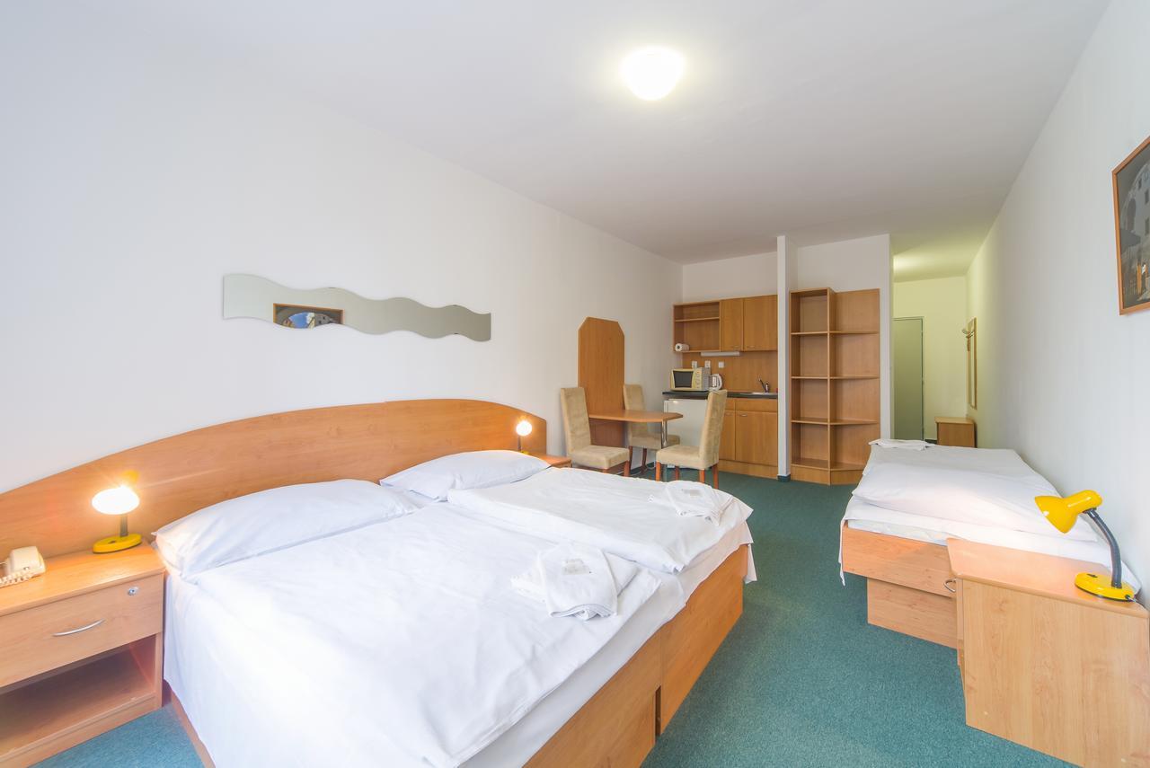 Hotel Arnost Garni Pardubice Kültér fotó