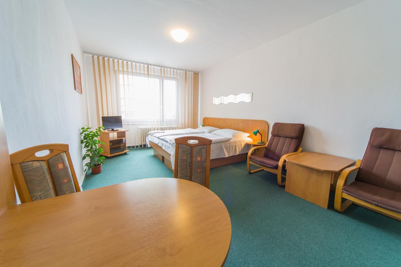 Hotel Arnost Garni Pardubice Kültér fotó