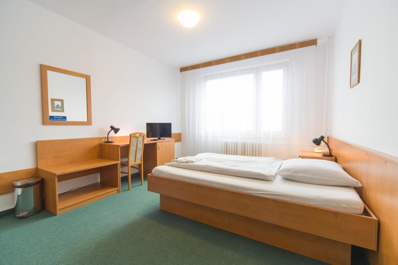 Hotel Arnost Garni Pardubice Kültér fotó