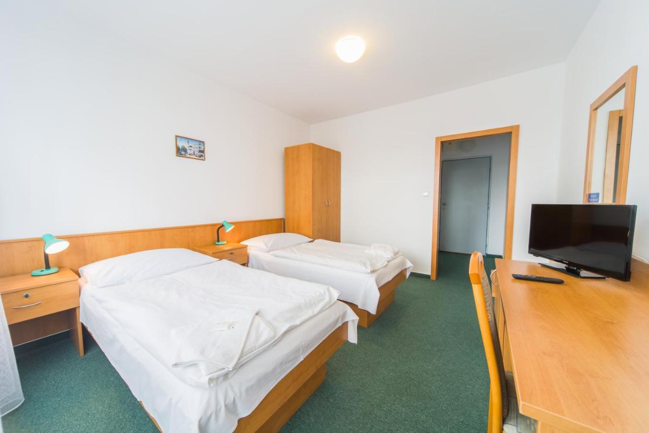 Hotel Arnost Garni Pardubice Kültér fotó