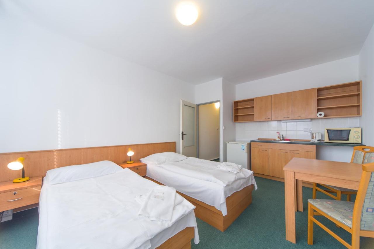 Hotel Arnost Garni Pardubice Kültér fotó